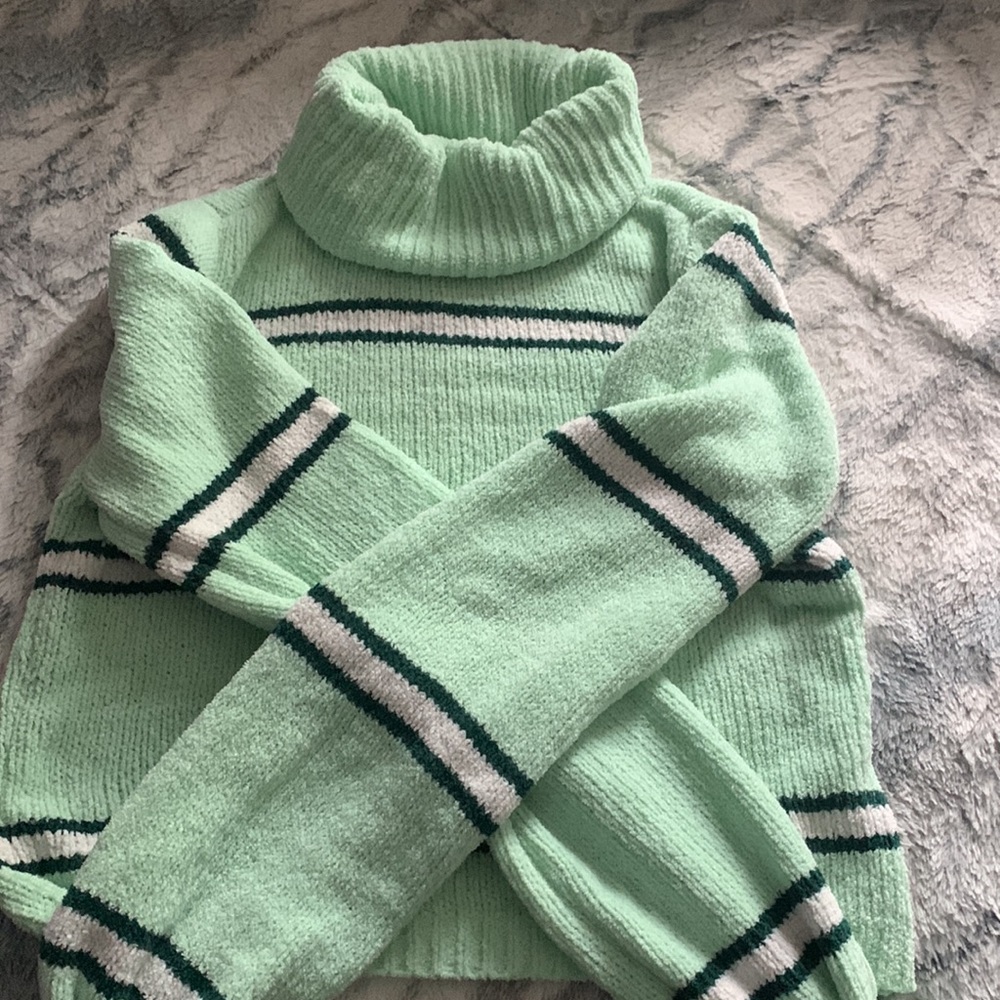 light green turtleneck sweater “Wild Fable size S”